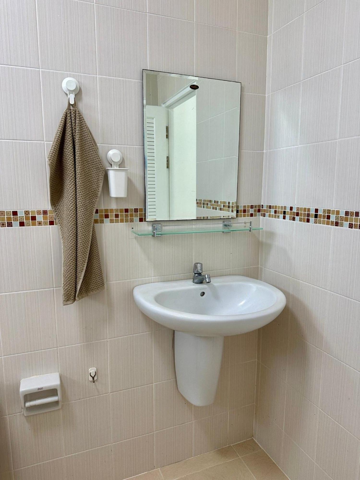 White Haven - Homestay For Ladies, Couple, Family Чантабури Екстериор снимка