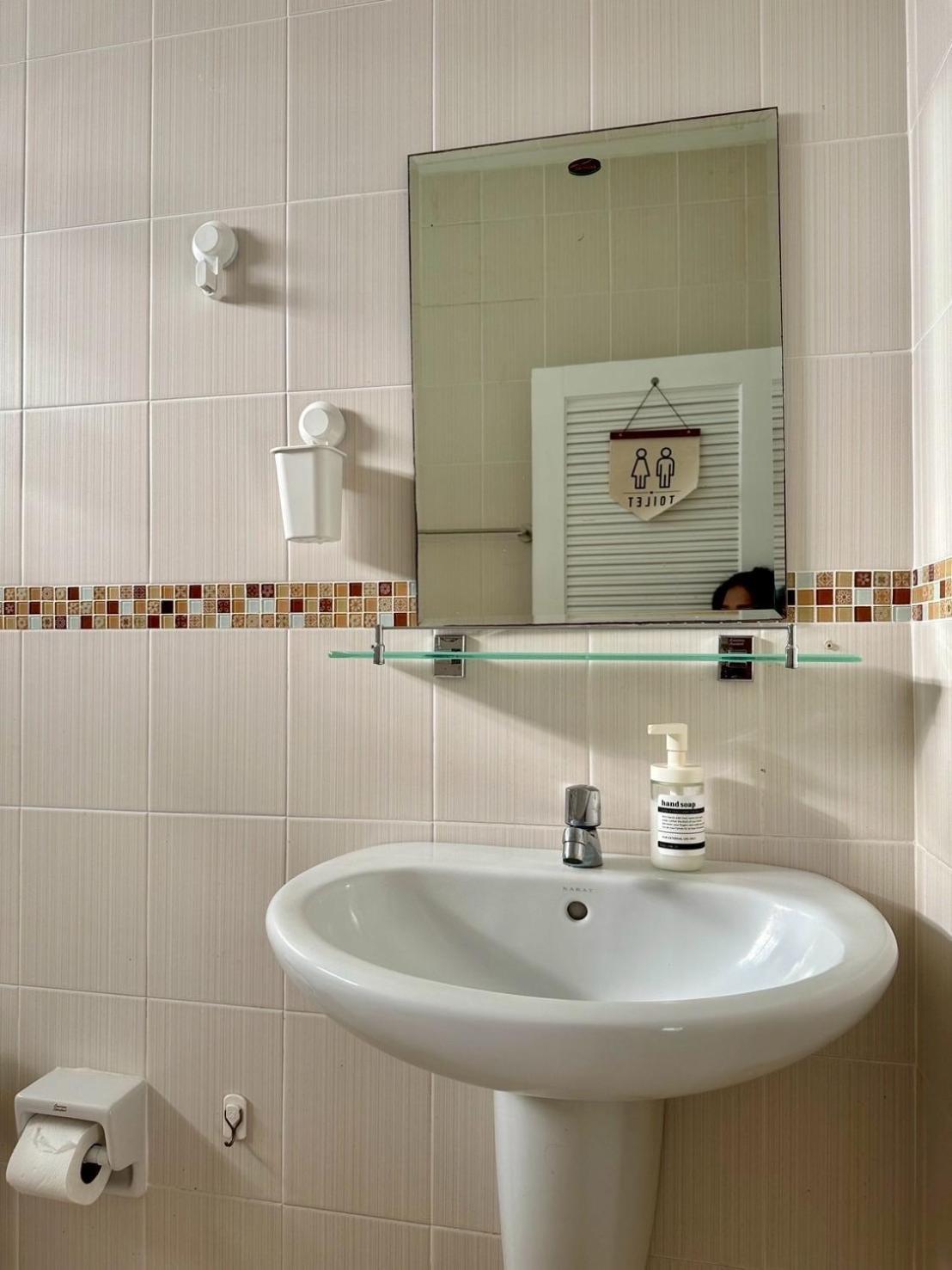 White Haven - Homestay For Ladies, Couple, Family Чантабури Екстериор снимка